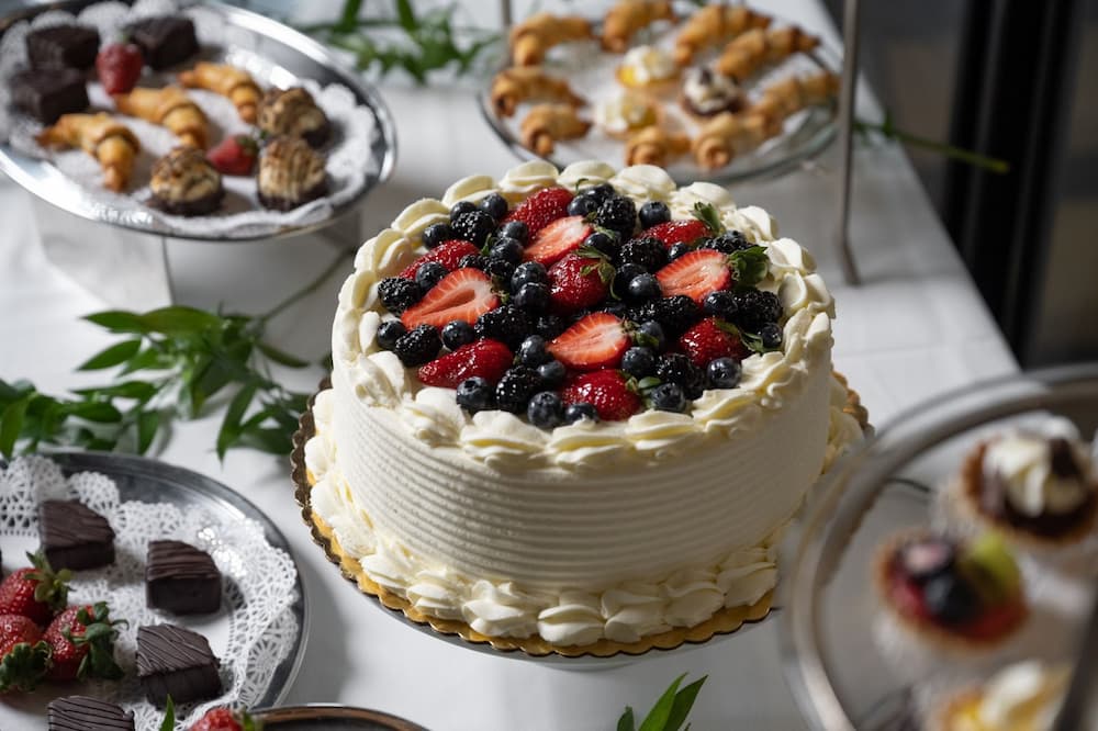 Delicious cake with fruit