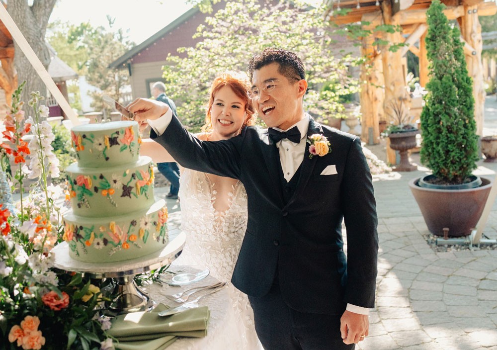 Featured image for post: A Delectable Dive into the Latest Wedding Cake Decor Trends of 2024