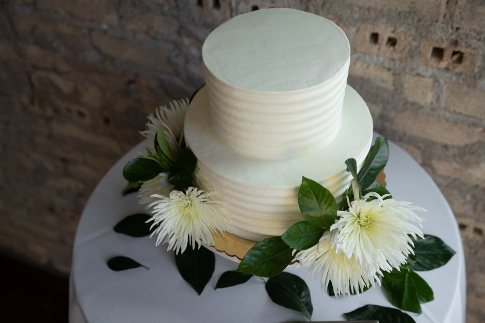 Wedding Cake Decor Trends of 2024 monochrome