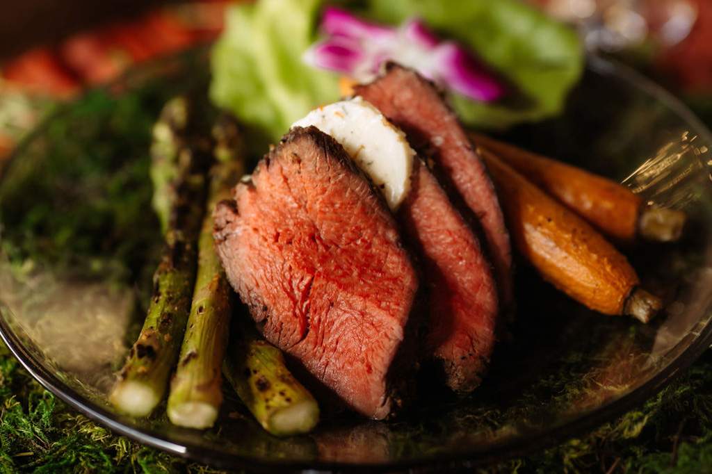 Deco-Catering-Benefits-of-Hiring-a-Caterer-blog-Exceptional-Presentation